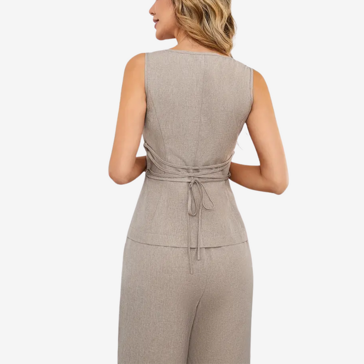 Eleonora – Tailleur due pezzi donna con gilet asimmetrico e pantalone a gamba larga