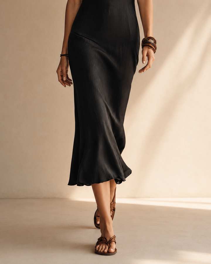 Ella | Abito Midi Nero con Scollo a V e Raffinati Dettagli in Pizzo