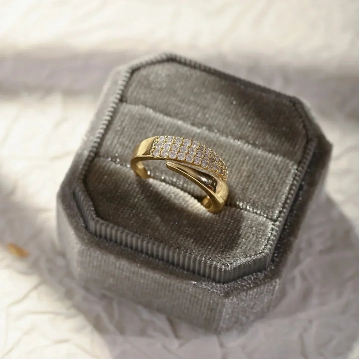 Chiara | Anello dalla luminosità senza tempo