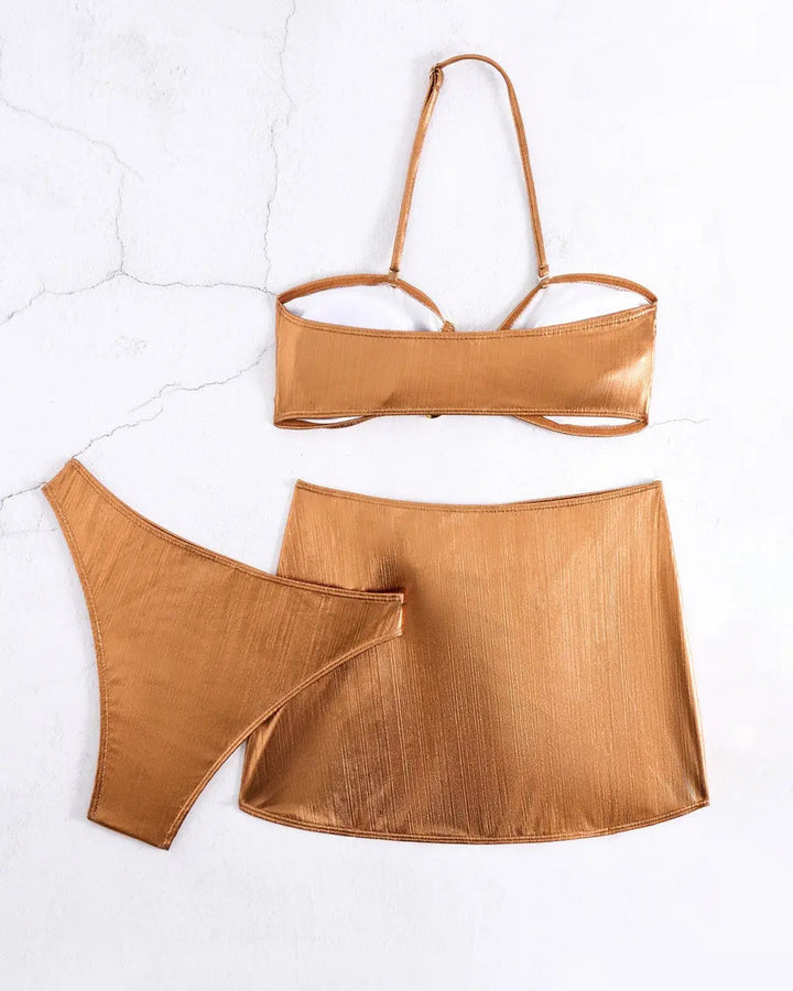 Set Bikini Tre Pezzi Dorato con Hardware a U e Gonna Arricciata