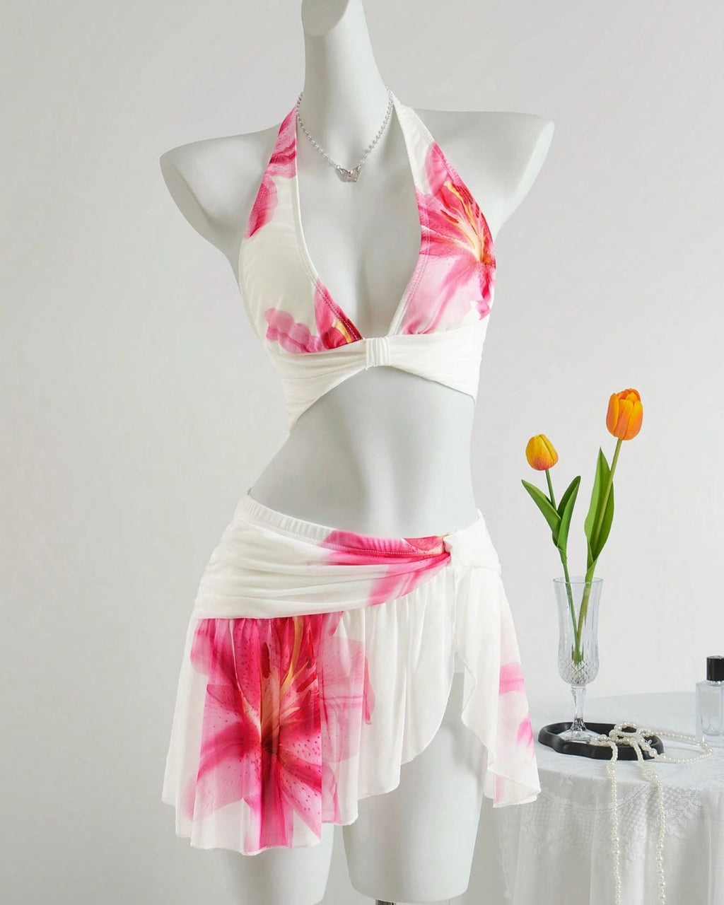 Bikini Halter Stampa Gigli Rosa con Gonna Trasparente