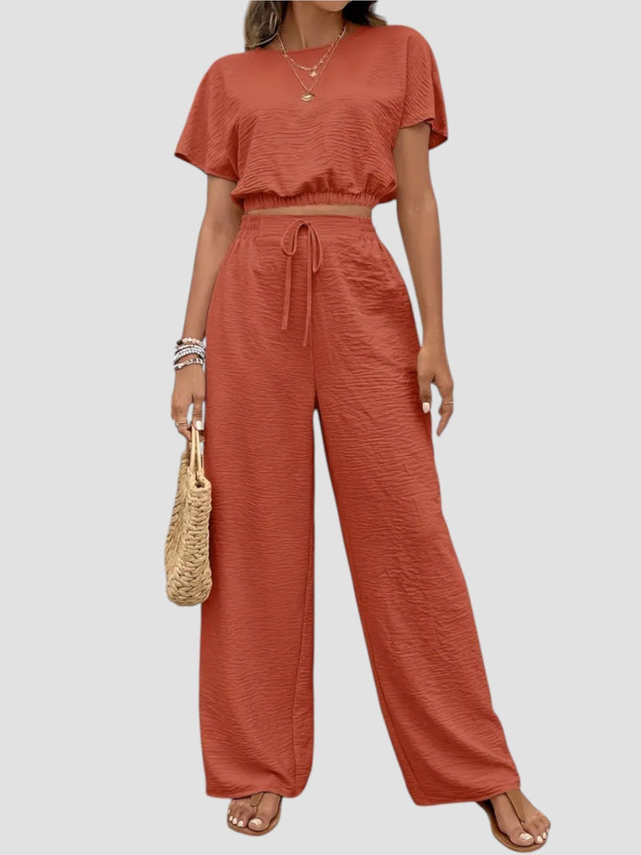Mirella – Completo moderno con crop top e pantaloni fluidi