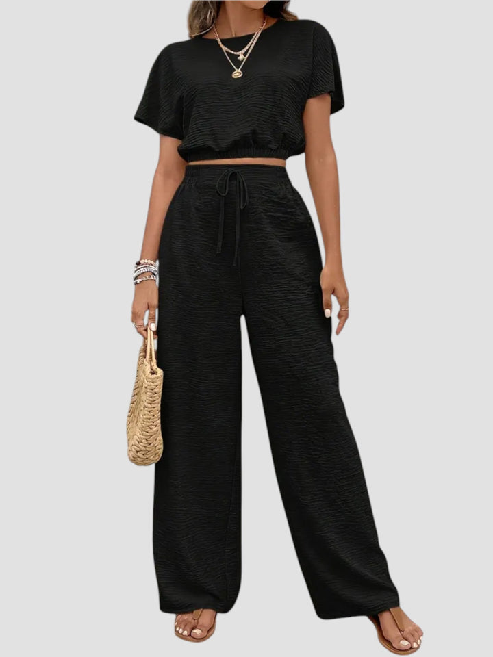 Mirella – Completo moderno con crop top e pantaloni fluidi