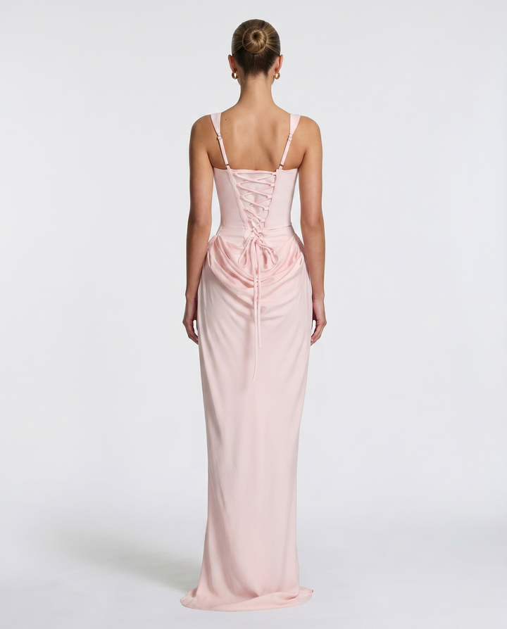 Velaria – Silhouette perfetta con eleganza senza tempo