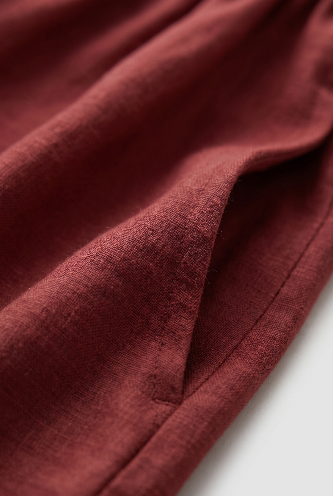 Lavinia – Tuta elegante da donna con drappeggio e vita aderente
