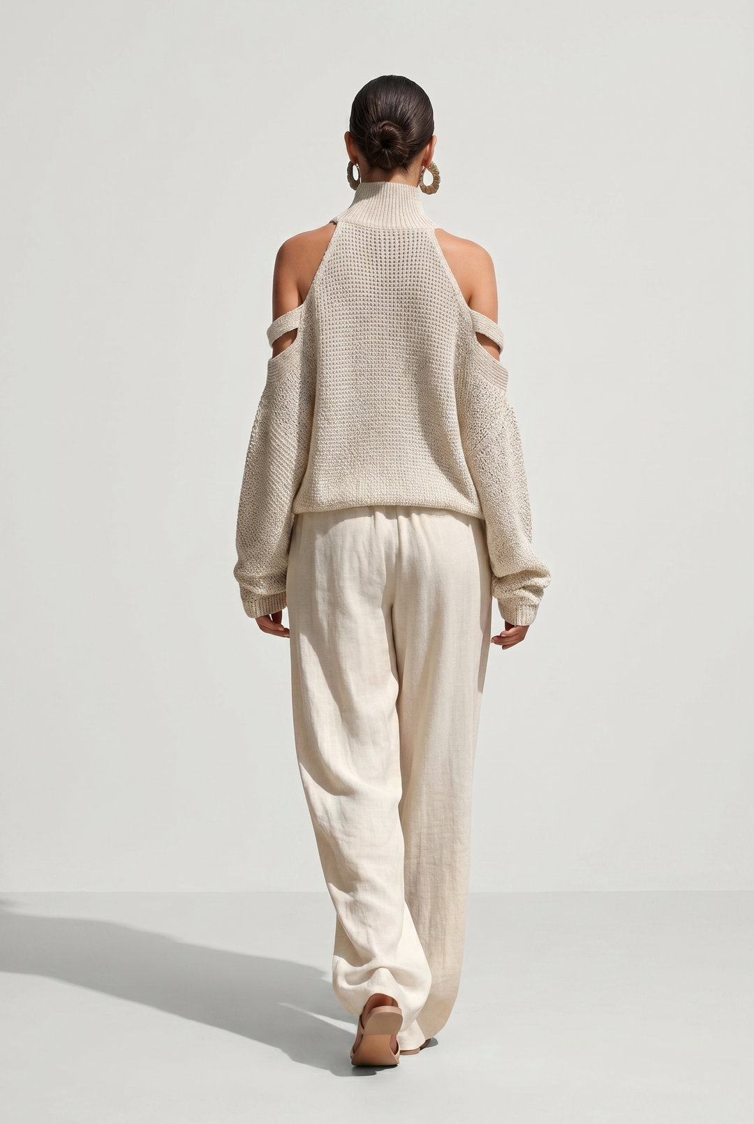 Daniela – Maglione donna oversize con spalle cut-out e collo alto