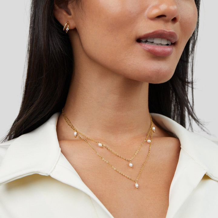 Kayla | Collana Multistrato con Perle Pendenti