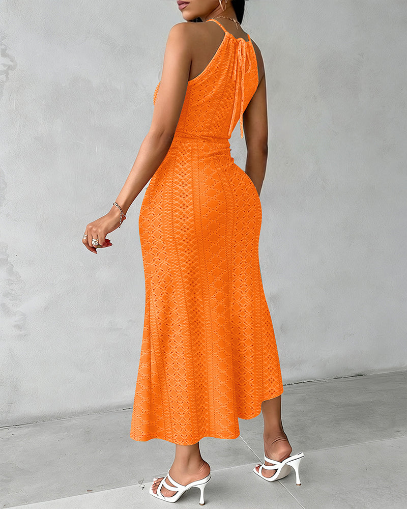 Abito in Maglia con Allacciatura Halter e Incrocio Frontale
