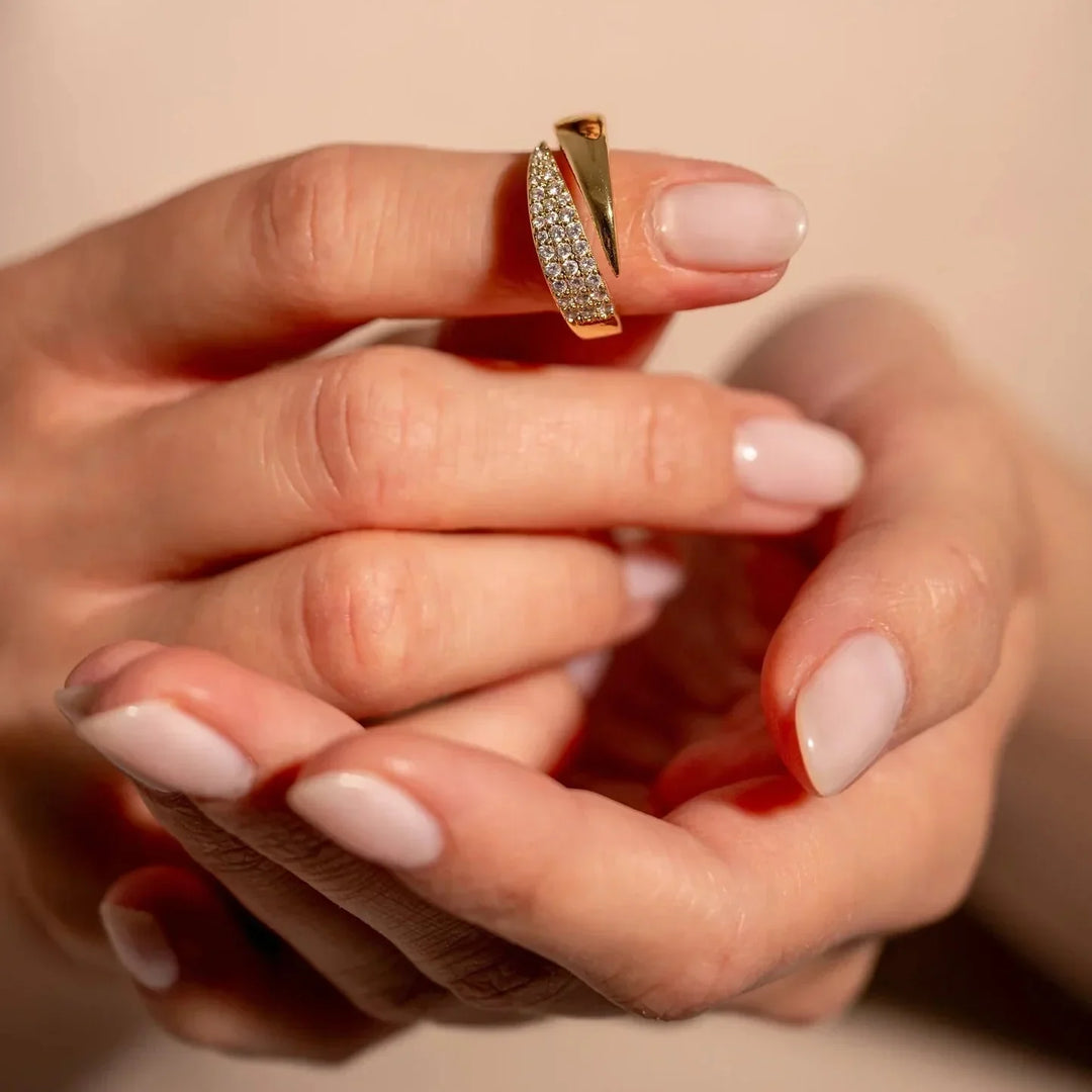 Chiara | Anello dalla luminosità senza tempo