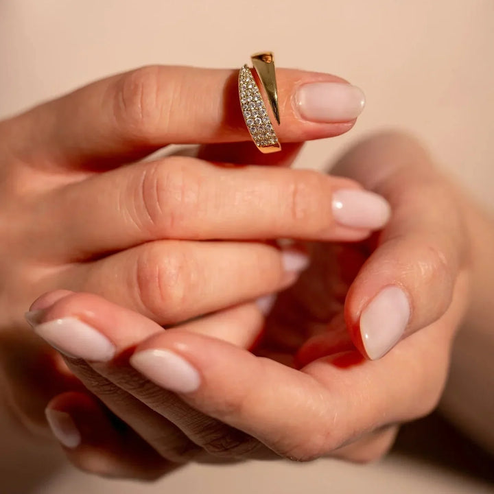 Chiara | Anello dalla luminosità senza tempo