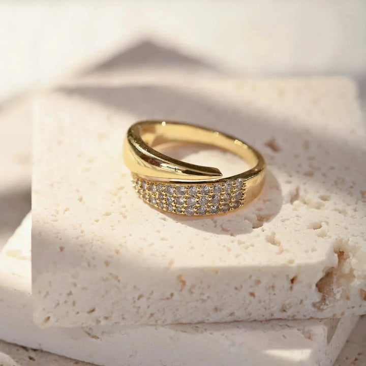 Chiara | Anello dalla luminosità senza tempo