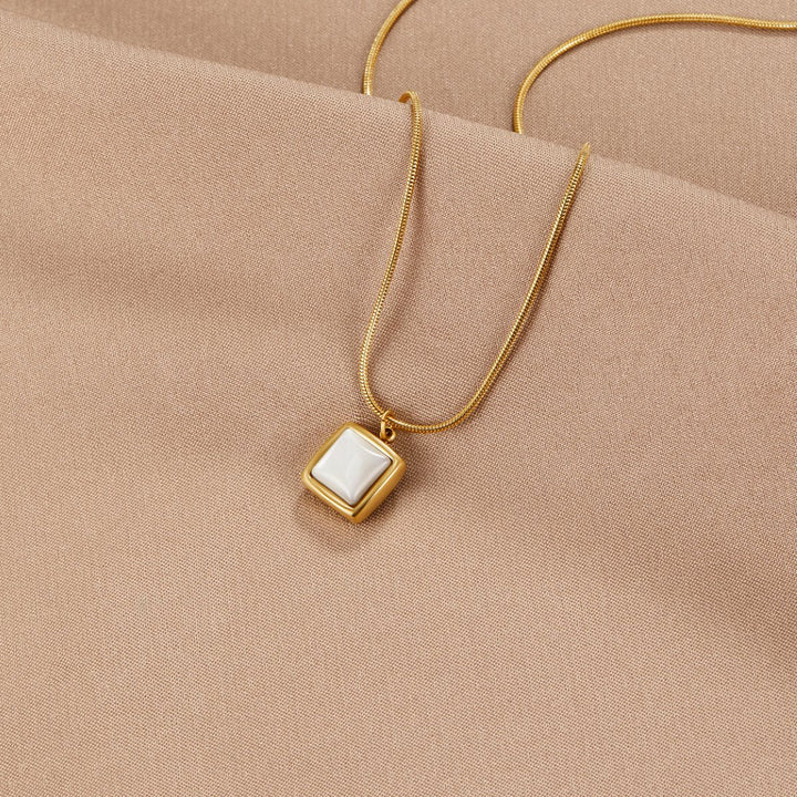 Riva | Collana con Ciondolo in Pietra di Luna